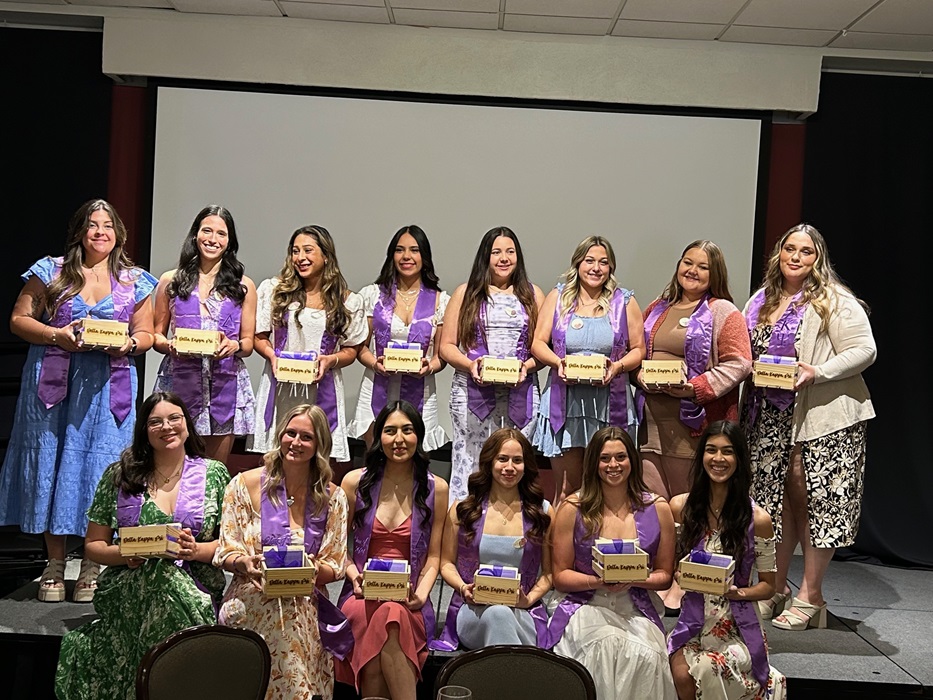 Spring 2024 seniors with recipe boxes
